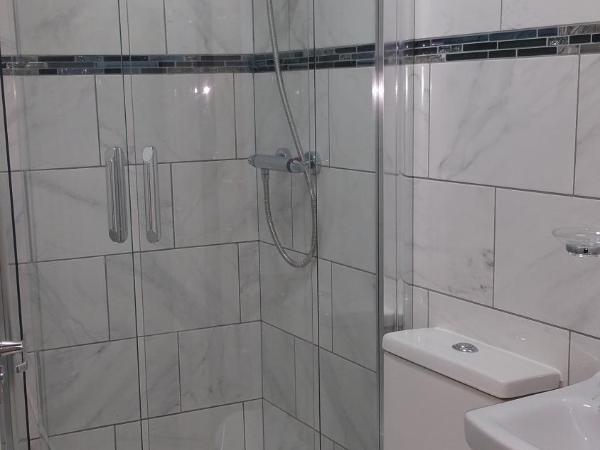 Ali Inn Oxford : photo 9 de la chambre chambre double avec salle de bains privative