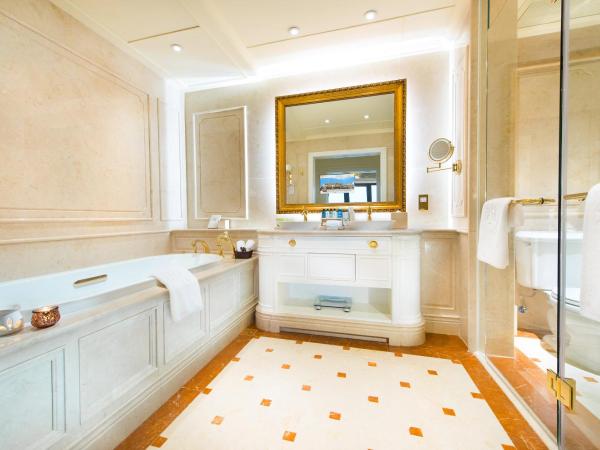 Legend Palace Hotel : photo 3 de la chambre grande chambre double 