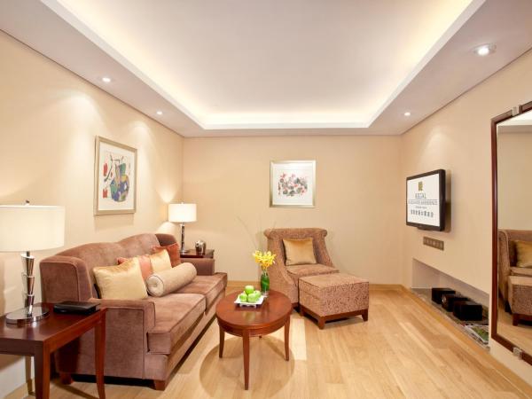 Regal Plaza Hotel & Residence : photo 2 de la chambre deluxe suite two bedrooms and one living room