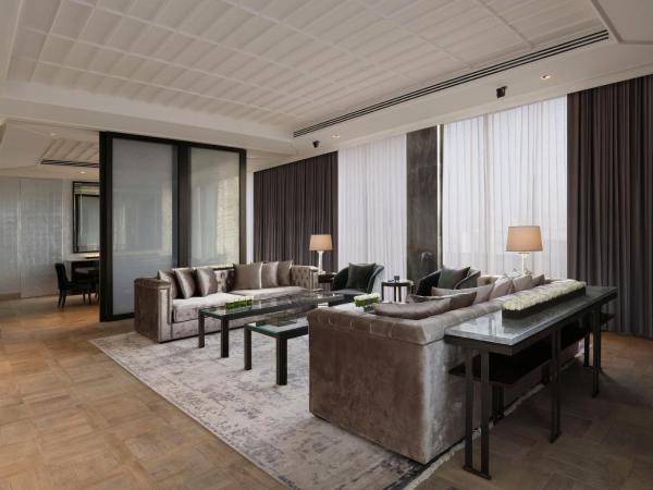 Roseate House New Delhi : photo 4 de la chambre presidential suite with late check-out  till 2 pm, a bottle of wine and 15% discount on all services