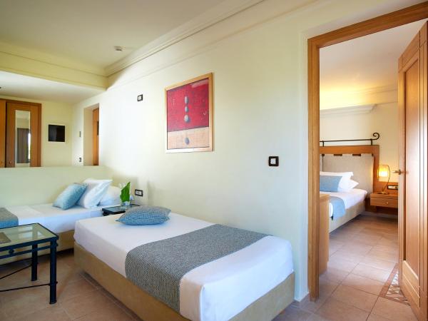 Aldemar Knossos Royal : photo 3 de la chambre chambre familiale (2 adultes et 2 enfants)