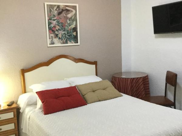 Pension Zurita : photo 9 de la chambre chambre double ou lits jumeaux avec salle de bains commune