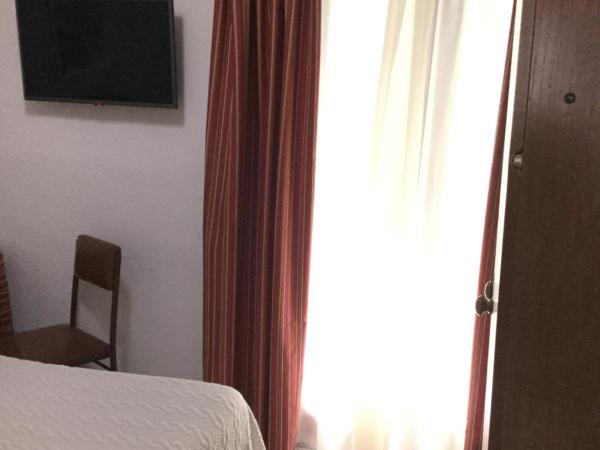 Pension Zurita : photo 8 de la chambre chambre double ou lits jumeaux avec salle de bains commune
