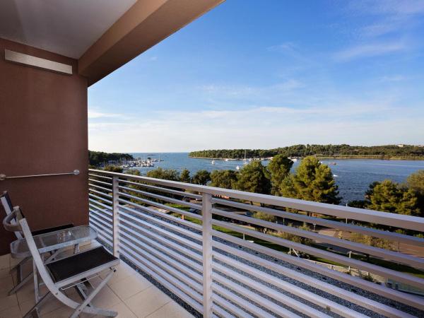 Hotel Molindrio Plava Laguna : photo 1 de la chambre suite avec balcon - vue sur mer