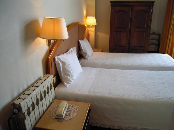 Guesthouse Lusa Atenas : photo 6 de la chambre chambre lits jumeaux