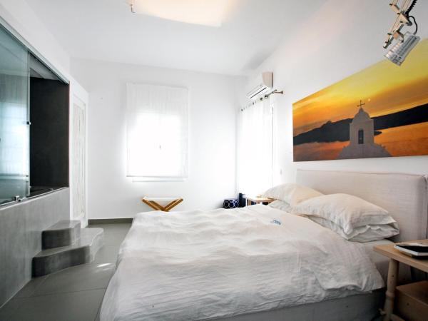 Loizos Stylish Residences : photo 8 de la chambre chambre lune de miel avec bain à remous