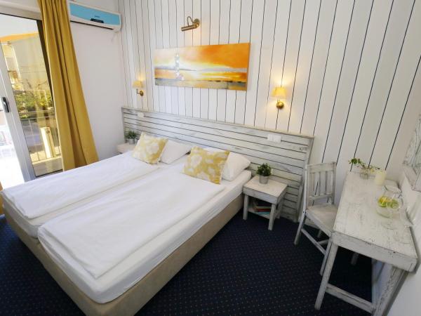 Hotel Delfin : photo 8 de la chambre chambre double ou lits jumeaux avec balcon