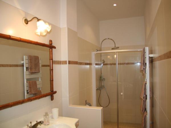 Chambres d'hôtes Le Clos d'Hauteville : photo 4 de la chambre chambre double avec salle de bains privative