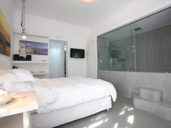 Loizos Stylish Residences : photo 7 de la chambre chambre lune de miel avec bain à remous