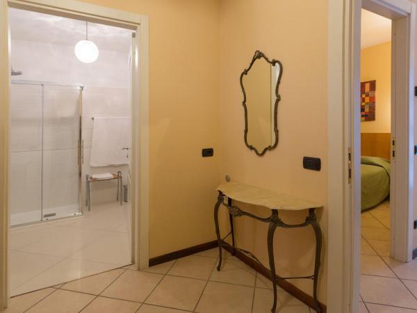 Residence Villa Mainard : photo 6 de la chambre appartement 1 chambre - vue sur jardin - rez-de-chaussée