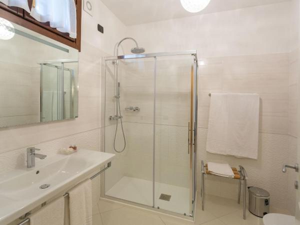 Residence Villa Mainard : photo 3 de la chambre appartement 1 chambre - vue sur jardin - rez-de-chaussée