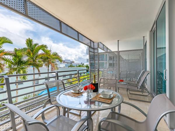 SBV Luxury Ocean Hotel Suites : photo 4 de la chambre suite avec balcon - vue sur piscine