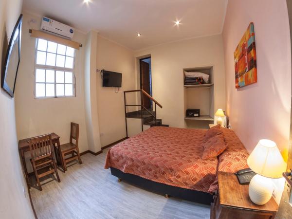 Hotel Reina : photo 1 de la chambre chambre double