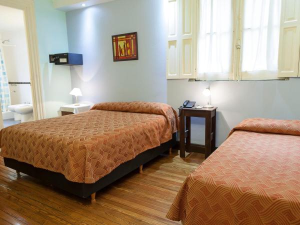 Hotel Reina : photo 6 de la chambre chambre triple standard