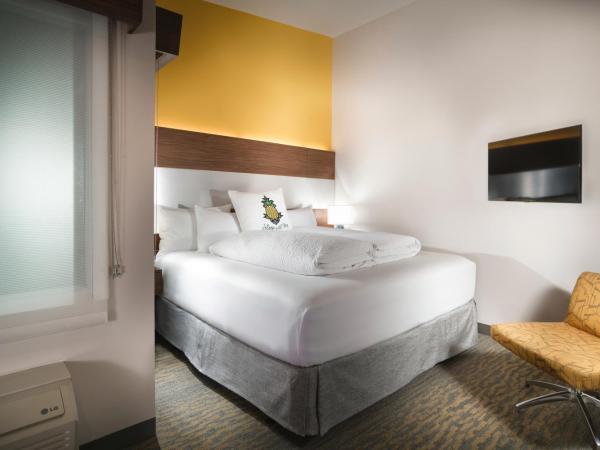Staypineapple, Hotel Z, Gaslamp San Diego : photo 1 de la chambre hébergement lit king-size z
