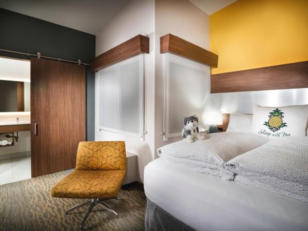 Staypineapple, Hotel Z, Gaslamp San Diego : photo 1 de la chambre hébergement lit queen-size z