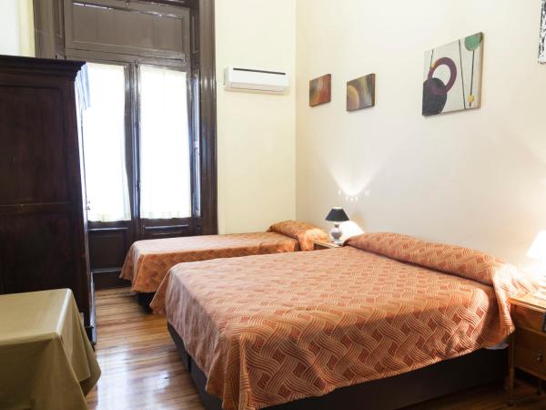 Hotel Reina : photo 1 de la chambre chambre triple standard