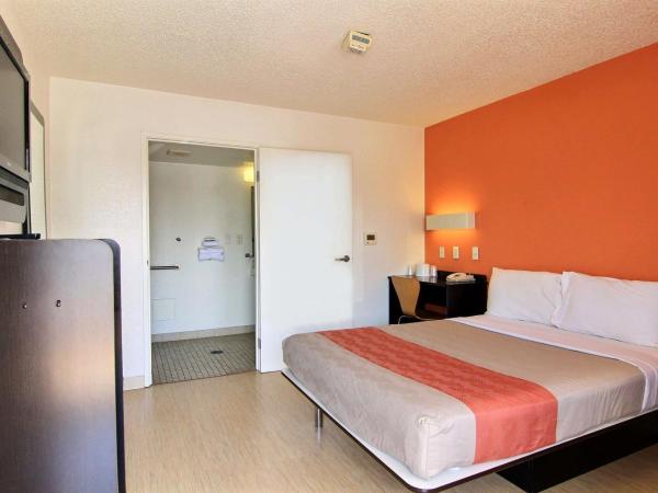 Motel 6-Austin, TX : photo 3 de la chambre chambre double - accessible aux personnes à mobilité réduite 