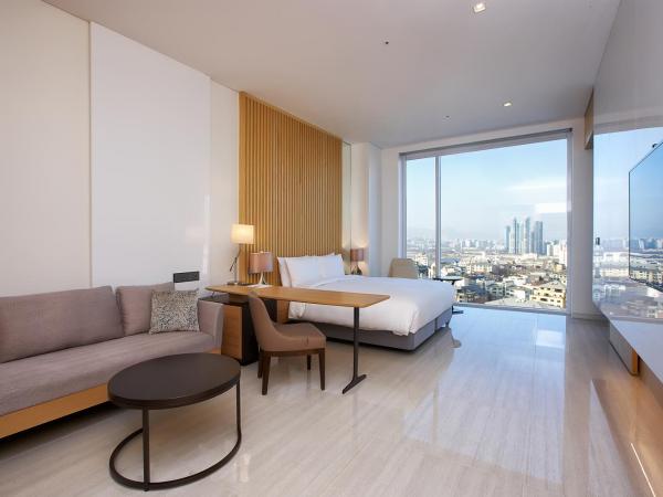 Hotel Entra Gangnam : photo 1 de la chambre suite salon