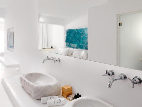 Mykonos Bay Resort & Villas : photo 5 de la chambre  suite lune de miel exclusive avec jacuzzi intérieur - vue sur mer