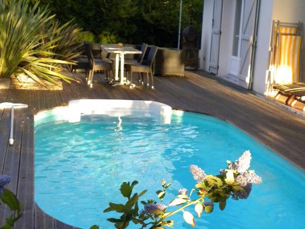Villa Mogador Piscine et Balnéo : photo 5 de la chambre chambre double avec baignoire spa