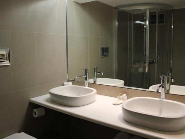 Golden Sun Hotel : photo 4 de la chambre chambre familiale