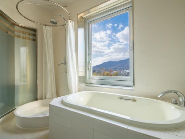 Sapporo Park Hotel : photo 7 de la chambre executive floor luxury twin room with park view - non-smoking