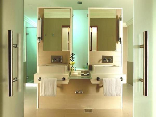 Millennium Airport Hotel Dubai : photo 6 de la chambre family suite, complimentary shuttle to dxb airport terminal 1 & 3