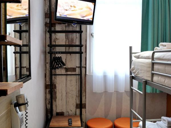 Budget Hotel Tourist Inn : photo 1 de la chambre chambre lits jumeaux basique avec salle de bains commune