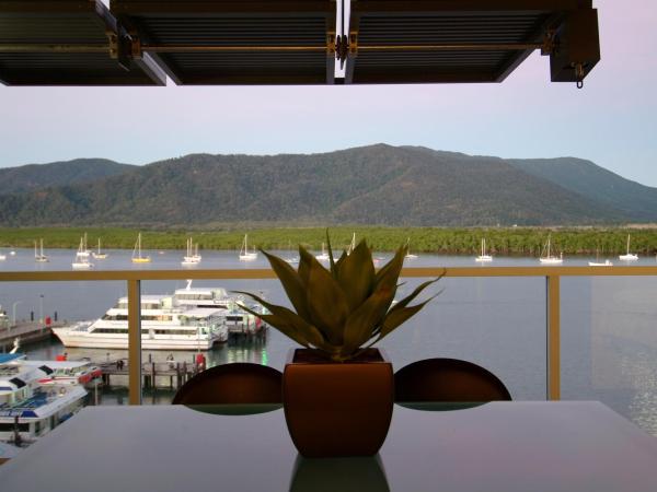 Cairns Private Apartments : photo 1 de la chambre appartement 2 chambres avec vue sur le port
