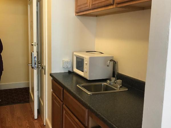 Mayflower Hotel : photo 4 de la chambre chambre lit queen-size