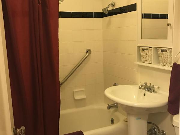 Mayflower Hotel : photo 5 de la chambre chambre lit queen-size