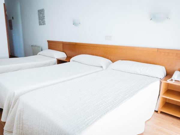 Hotel Teremar : photo 1 de la chambre chambre triple avec balcon