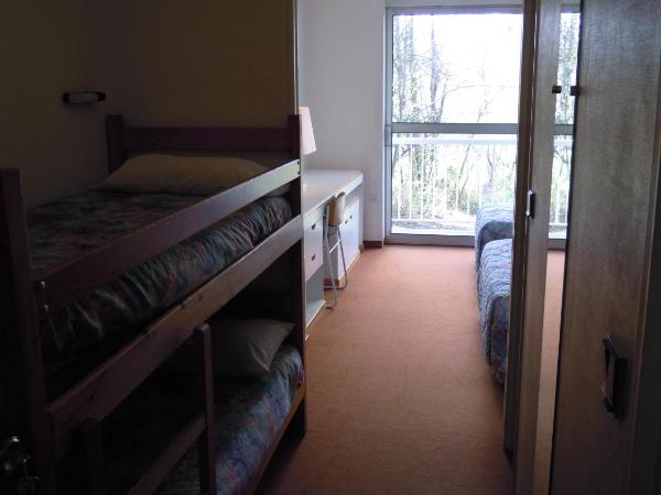 Hôtel Restaurant Pavillon Carina : photo 1 de la chambre chambre familiale (2 adultes et 2 enfants)