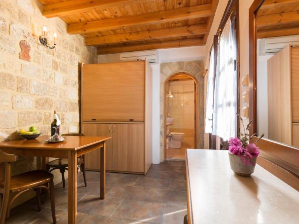 Camelot Traditional & Classic Hotel : photo 4 de la chambre studio avec balcon (2 adultes)