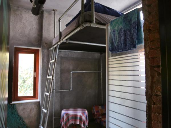 Role Street Hostel : photo 3 de la chambre suite de luxe avec lits superposés