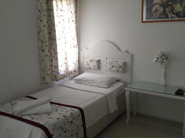 Pasha Motel : photo 4 de la chambre chambre triple standard - vue sur mer