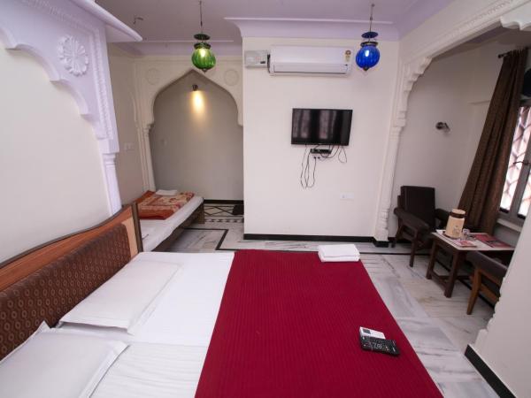 Hotel Kalyan : photo 4 de la chambre chambre triple supérieure