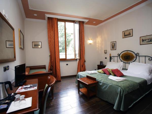 Domus Florentiae Hotel : photo 1 de la chambre chambre quadruple