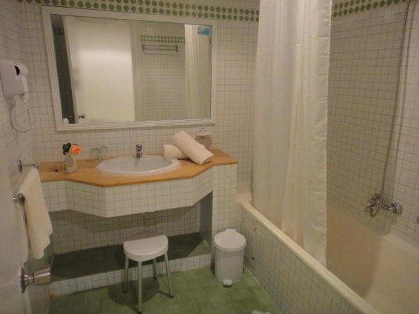 Chiraz Club - Families Only : photo 2 de la chambre chambre triple standard
