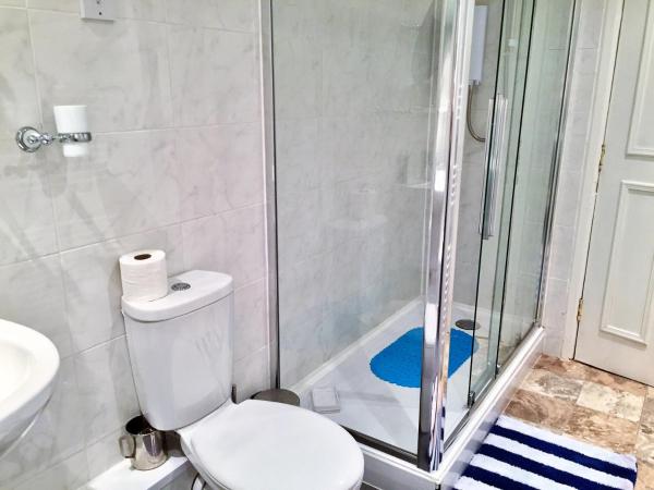 16 Pilrig Guest House : photo 6 de la chambre chambre double avec salle de bains privative extérieure