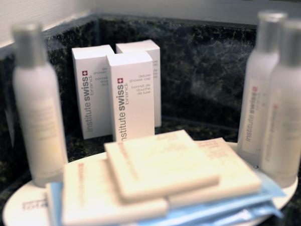 Travelodge by Wyndham Kamloops Mountview : photo 5 de la chambre chambre lit king-size avec lit escamotable