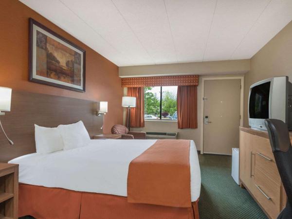 Days Inn by Wyndham Columbus Fairgrounds : photo 2 de la chambre chambre lit queen-size accessible aux personnes à mobilité réduite – non-fumeurs