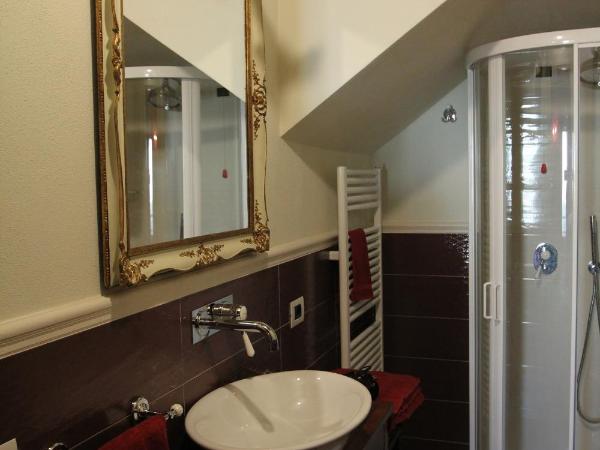 Relais Corte Sant' Agata B&B : photo 2 de la chambre chambre double avec salle de bains privative