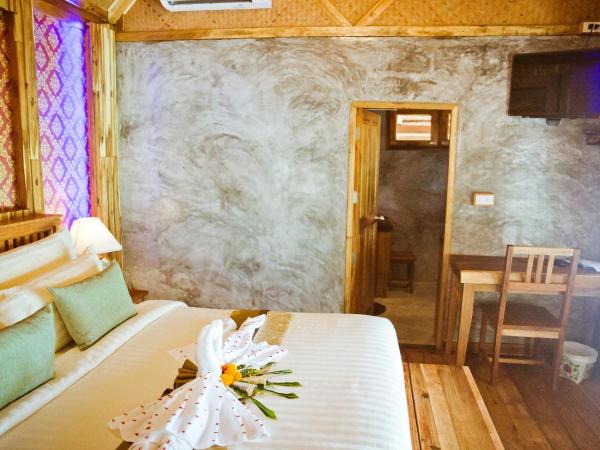 Phi Phi Phu Chalet Resort : photo 5 de la chambre bungalow supérieur
