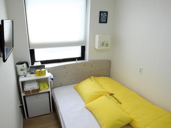 24 Guesthouse Dongdaemun Market : photo 9 de la chambre chambre double