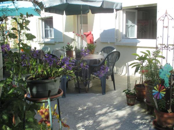 Le Parisien : photo 4 de la chambre chambre triple avec toilettes communes