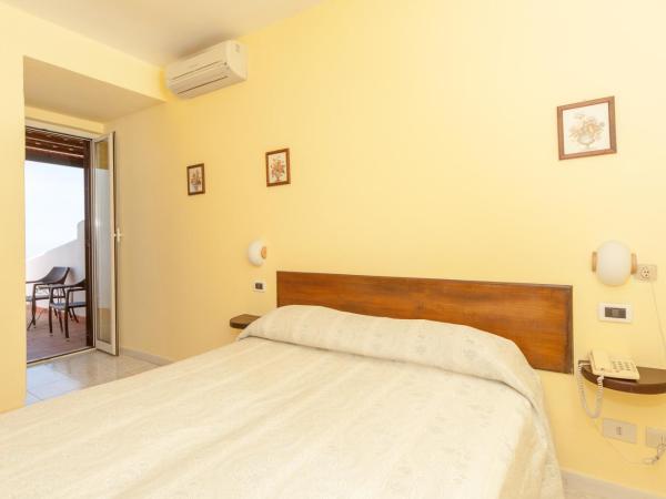 Hotel Ape Regina : photo 8 de la chambre chambre double - vue sur mer