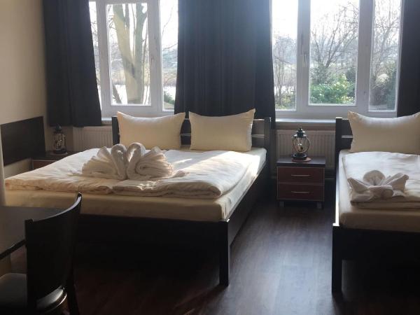 MY-BED Hamburg : photo 6 de la chambre chambre familiale avec salle de bains privative