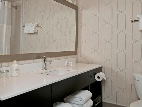 Coast Kamloops Hotel & Conference Centre : photo 1 de la chambre hébergement 2 lits queen-size coast